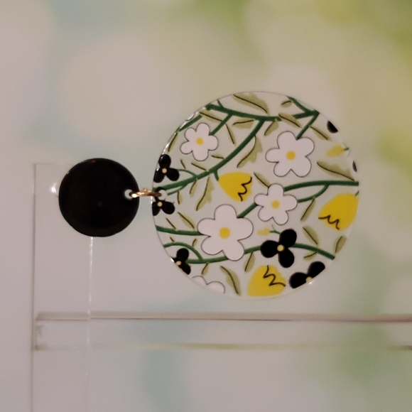 Floral daisy and tulip acrylic pierced 6 colors to choose from Spring Summer - Picture 11 of 13